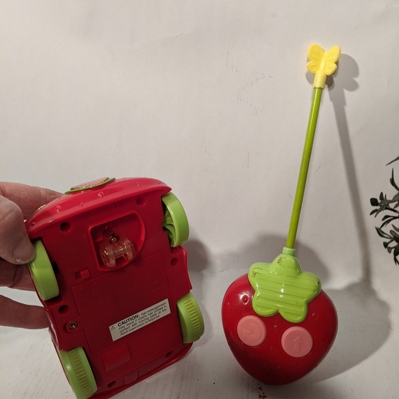 Strawberry Shortcake Remote control Car. 3 - Picture 3 of 4